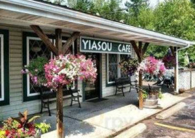 Yiasou Cafe outside