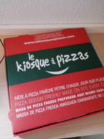 Le Kiosque A Pizzas inside