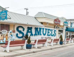 Samuels Pancake House Fudge And Candy Cottage outside