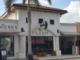 Pazzo Southside outside