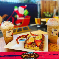 Vees Cafe -Miracle Mile food