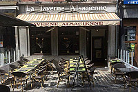 La Taverne Alsacienne inside