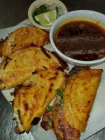 Taqueria La Mexicana food