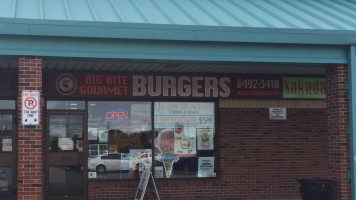 Big Bite Gourmet Burgers outside