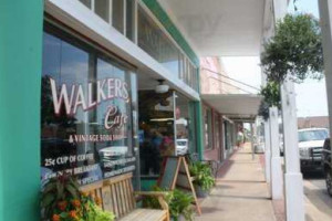 Walker's Cafe outside