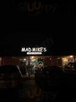 Mad Mike's Ice Cream outside