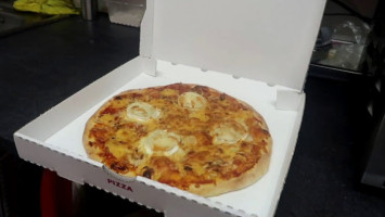 Chicken-pizza-drive food