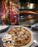 Trend-up Pizzeria food