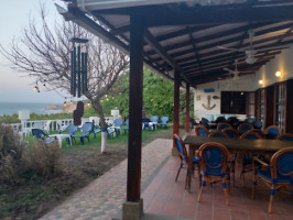 Mediterraneo Bar Restaurante inside