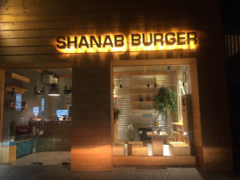 Shanab Burger outside