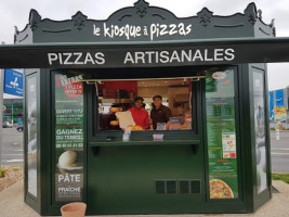 Le Kiosque à Pizzas De Avion food