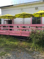 Ohana's 1950's Diner outside