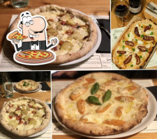 Flora Pizza E Cucina food