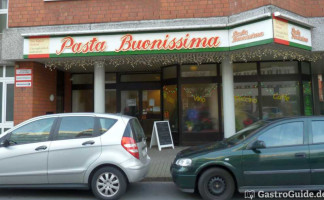 Pasta Buonissima outside