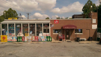 Hollinswood Inn Liquors outside