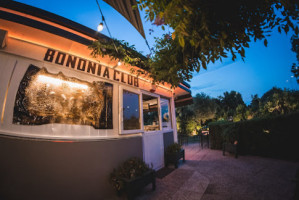 Bononia Club outside