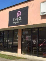Twist Cupcakes outside