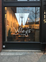 Wiley's Downtown Bistro outside