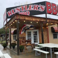 Rustler's Bbq inside