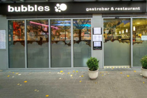 Bubbles Gastrobar Restaurant outside
