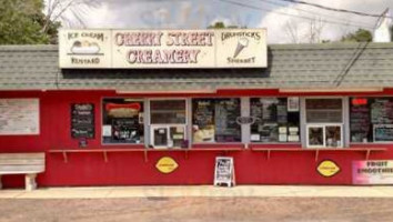 Cherry Street Creamery outside
