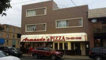 Armando's Pizza outside