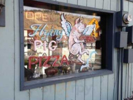 Flying Pig Pizza food