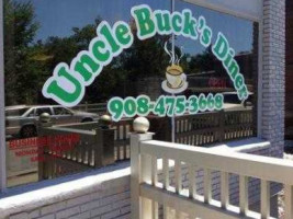 Uncle Buck's Diner outside