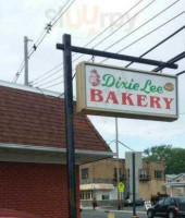 Dixie Lee Bakery outside