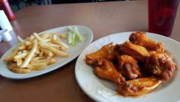 Wings Station food