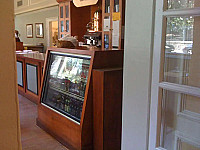 Maxine's Café at the Commonwealth Park Suites inside