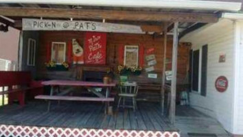 Pat's Cafe inside