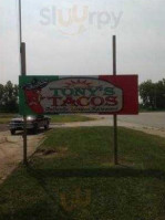 Tony's Tacos outside