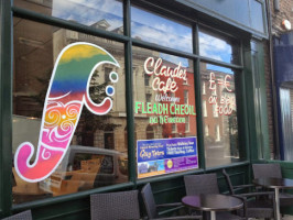 Claudes Cafe inside