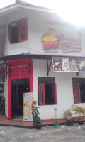 Kopigo Panties Pizza Bukitinggi outside