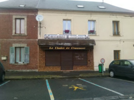 Le Chalet De Chaumont outside