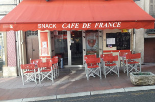 Café De France inside