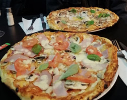 Pizza Romanella inside