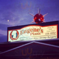 Eugene's Pizza outside