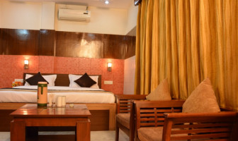 Hotel Sartaj Restaurant inside