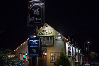 The Oak Tree Inn outside