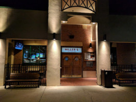 Miller's Ale House inside