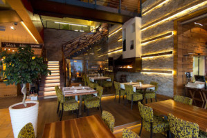 Divino Restaurant Bar inside