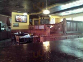 Izzy's Dockside Diner Pub inside