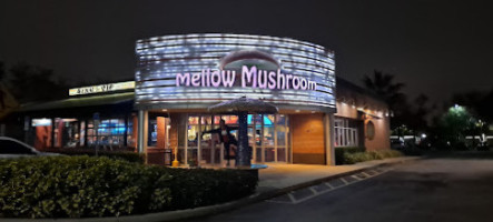 Mellow Mushroom outside