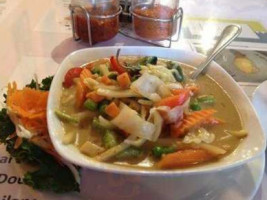 Hello Thai Cuisine food