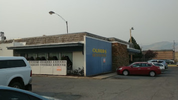 Olivers Restaurant outside