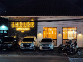 Labore Coffee Eatery outside