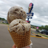 Braum's Ice Cream Dairy Store outside