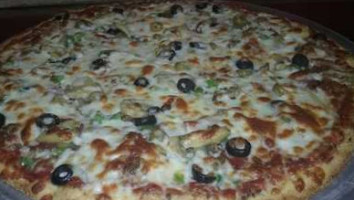 Circle Pizza Of Greentown food
